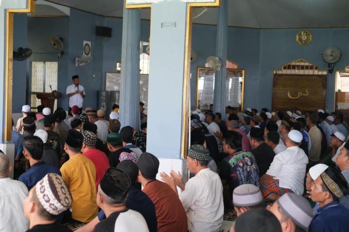 Perkuat Pembinaan Rohani, Lapas Narkotika Bandar Lampung Bagikan Buku Iqro kepada Warga Binaan