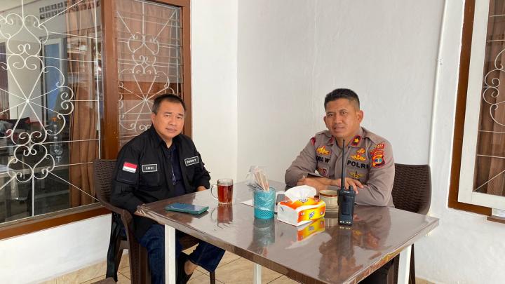 Kapolsek Telukbetung Utara Ngopi Bareng bersama Ketua SMSI Lampung di Warkop Semsi