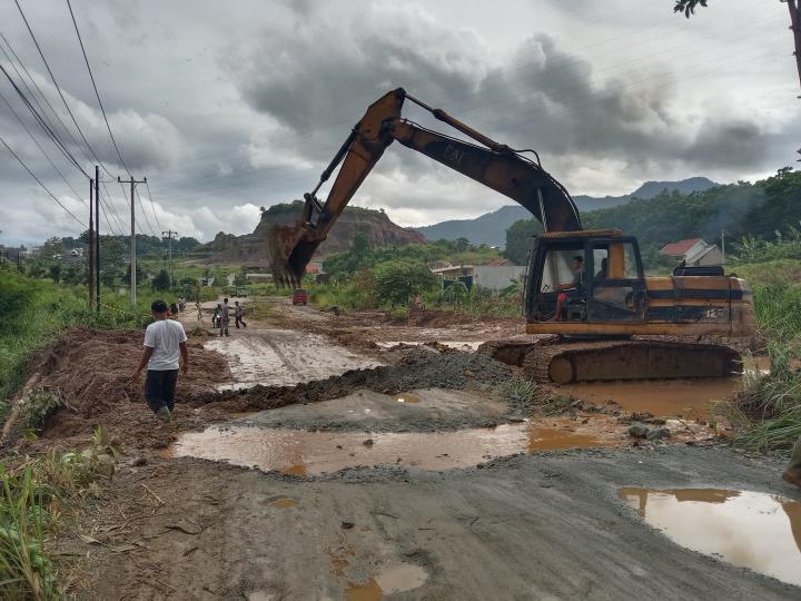 Banjir di Jalan Terusan Teuku Cik Ditiro Kemiling Sempat Menggenang dan Menghambat Mobilitas Warga