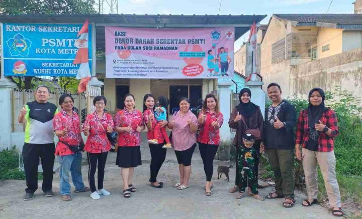 Berbagi Kasih PSMTI Kota Metro Kepada Masyarakat SekitarÂ 