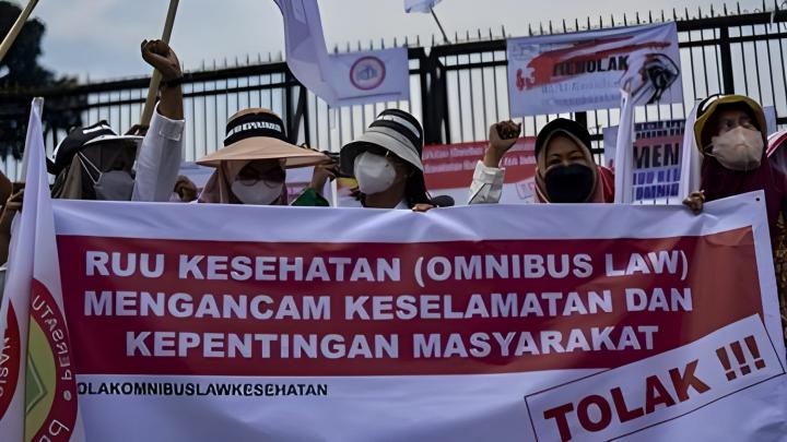 RUU Omnibus Law Kesehatan Dinilai Tidak Melindungi RakyatÂ 