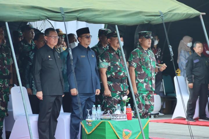 Wakili Gubernur Lampung, Sekdaprov Fahrizal Darminto, Hadiri Upacara Pengantaran Satgas Operasi Pamtas RI-PNG Yonif 143/TWEJ TA. 2022