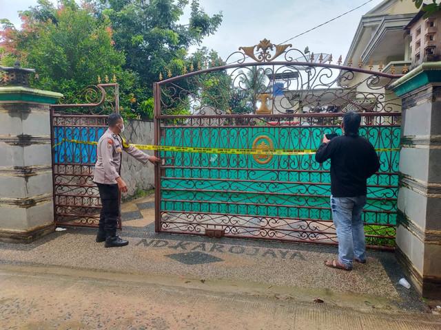 Mayat Perempuan Tanpa Busana Ditemukan Membusuk di Rumahnya, Warga Karang Anyar Geger