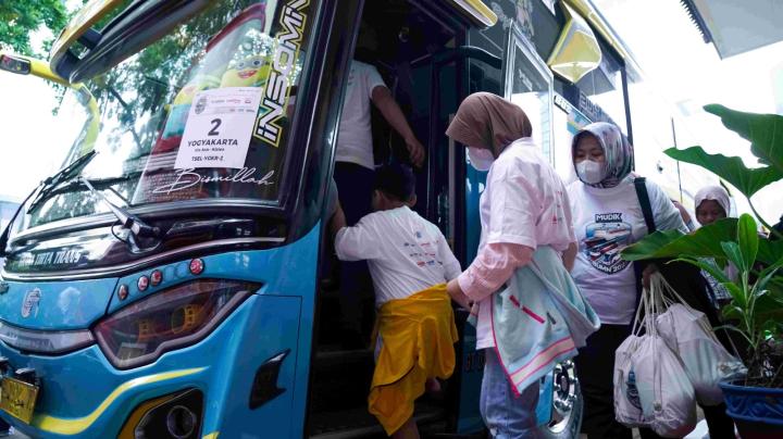 Pelanggan Telkomsel dan IndiHome Donasi Tiket Pulang Kampung bagi 1.100 Pekerja Sektor Informal melalui Program Mudik Hepi Telkomsel Poin 2025