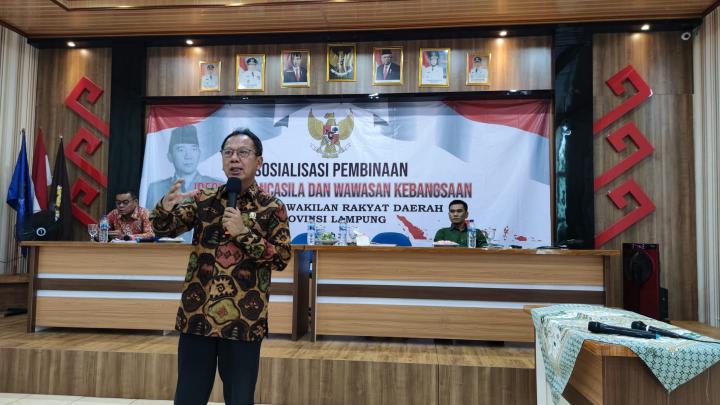 Ketua DPRD Lampung Mingrum Gumay Menggelar Sosialisasi Ideologi Pancasila dan Wawasan Kebangsaan di  SMA N 1 Bandar Agung 