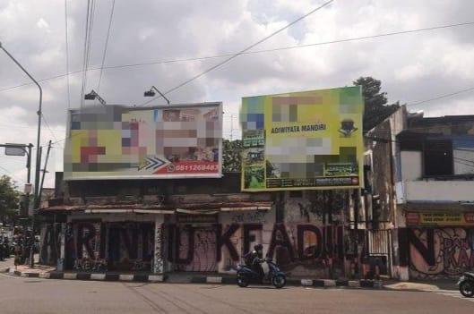 Tulisan "AKU RINDU KEADILAN" di Tembok Bangunan Tua Jadi Pusat Perhatian