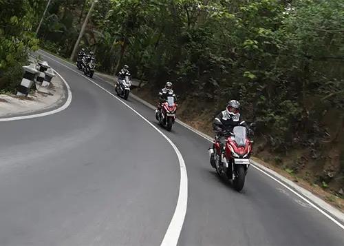 Langkah Aman Melakukan Rem Saat Ditanjakan