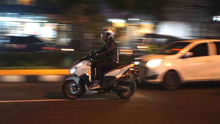 Cari Aman Berkendara Sepeda Motor di Malam Hari Bersama Honda