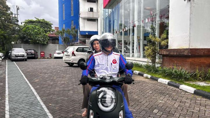 Simak Lima Tips Cari_Aman saat Berboncengan dengan Sepeda Motor