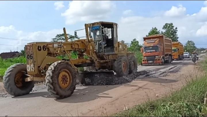 Jalan Rusak di Lampung Tengah Mulai Diperbaiki, Jelang Kedatangan Presiden?Â 