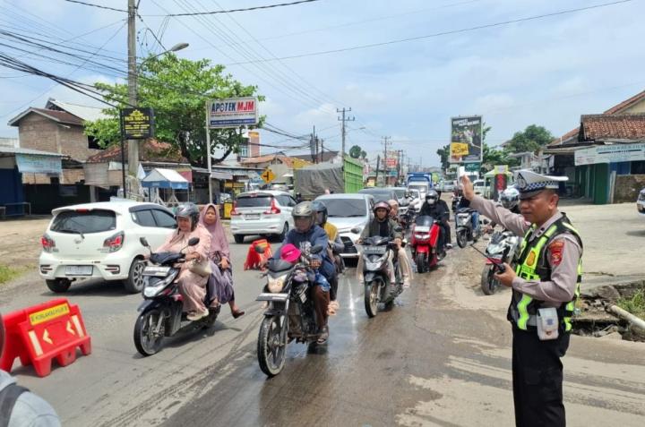 Arus Balik Lebaran Jalinbar Pringsewu Padat Merayap, Ini Titik Rawan Kemacetannya