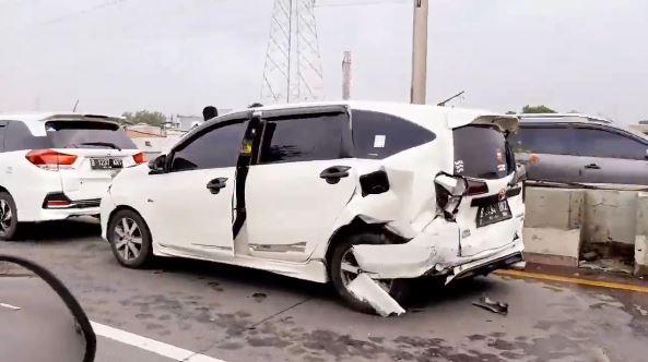 Kecelakaan Beruntun di Dekat Exit Tol Ancol Jakarta Libatkan 4 Mobil