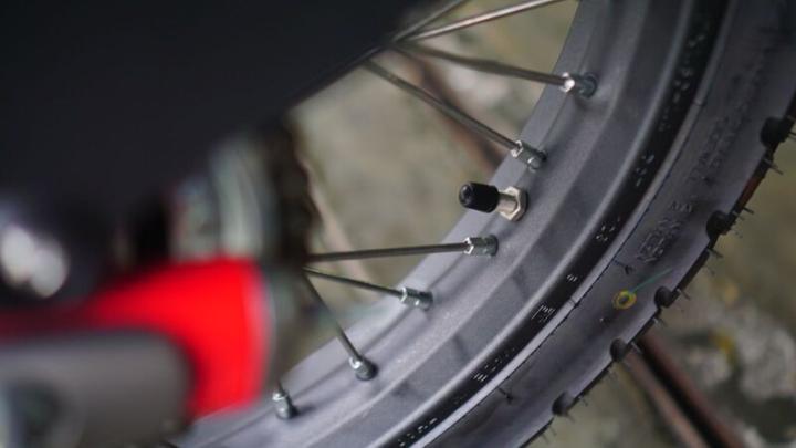 Tutup Ban Motor Honda, Komponen Kecil dengan Peran Besar untuk Keamanan dan Performa