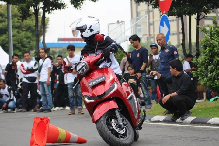 Tips Postur Berkendara Honda Stylo 160 agar Nyaman dan Minim Capek