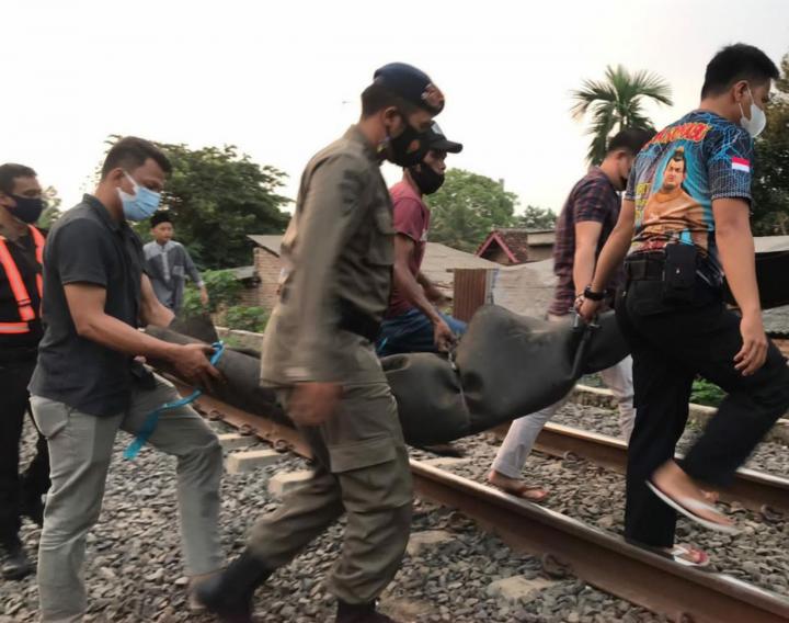 Diduga Tersambar Kereta Api, Seorang Pria Tewas di Tempat