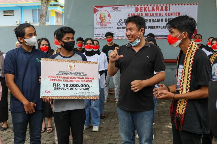 Rangkul Teman Disabilitas, Ganjar Milenial Lampung Deklarasi - Promosikan Ayah Ganjar 2024
