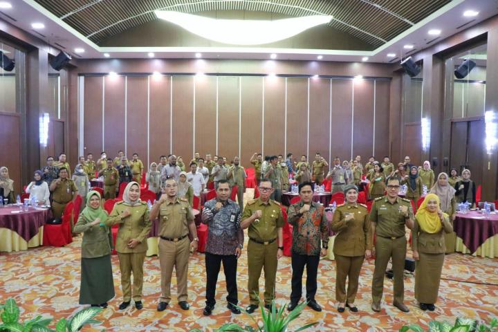 Sekretaris Daerah Provinsi Lampung Membuka Rapat Koordinasi Pemanfaatan Redistribusi Tanah Objek Reforma Agraria di Dalam Penataan Akses di Provinsi Lampung