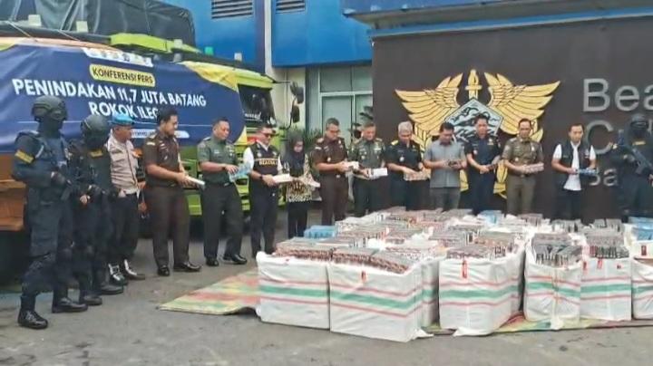 Dua Tersangka Diamankan, Bea Cukai Lampung Gagalkan Peredaran 11,7 Juta Rokok Ilegal Senilai Rp17,5 Miliar