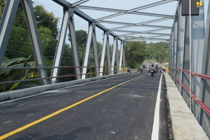 Hal Yang Dilarang Saat Berkendara Melewati Jembatan