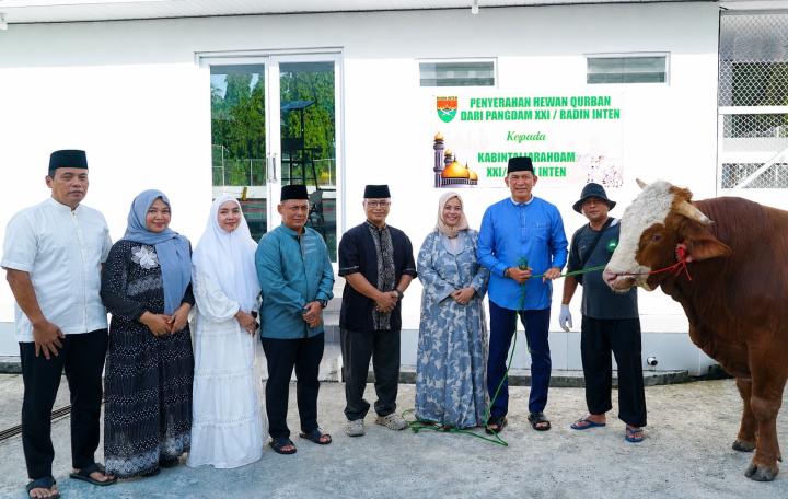 Pangdam XXI/Radin Inten Salurkan 21 Hewan Kurban ke Warga Lampung-Bengkulu