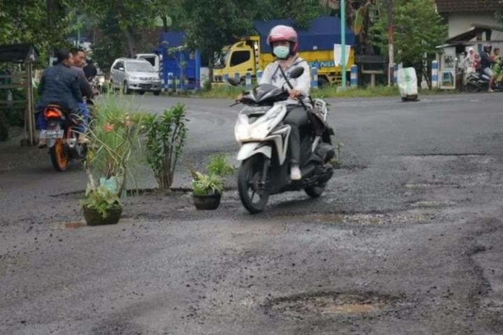 Teknik Dasar Berkendara Di Jalan Rusak