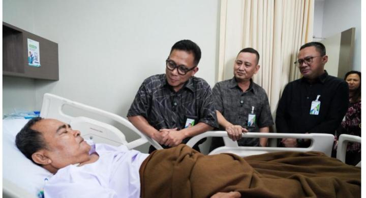 Pastikan Pelayanan Pasien, Direktur Utama BPJS Ketenagakerjaan Saiful Hidayat bersamaDirektur Pelayanan Trisna Sonjaya