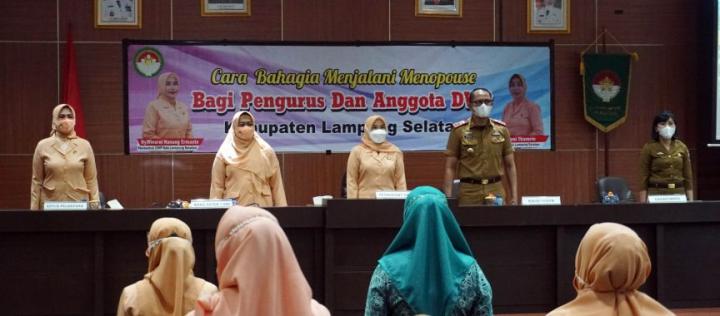 Agar Lebih Bahagia Menjalani Menopouse DWP  Lamsel Adakan Seminar Pendidikan 