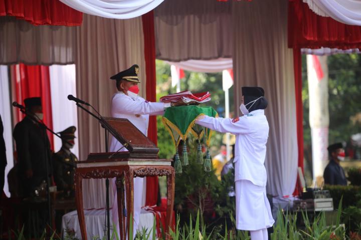 Haru dan Bangga, Anak Petani Kopi Juga Berprestasi Pembawa Baki Bendera Sangsaka Dalam HUT RI di Lambar