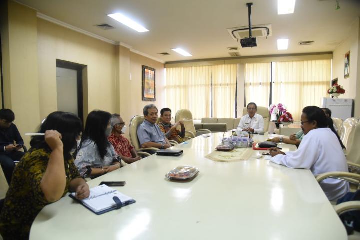 Ketua DPRD Provinsi Lampung menerima audiensi Lembaga Pembinaan dan Pengembangan Pesta Paduan Suara Gerejani Katolik Daerah