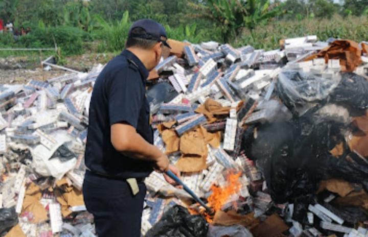 Rokok Ilegal Senilai Rp. 16,6 Miliar Dimusnahkan