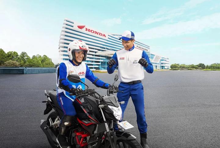 Honda Berikan Edukasi Cari_Aman dengan Postur Berkendara yang Benar