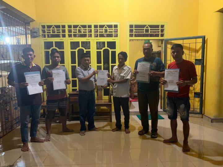 Contoh yang baik, Saikuddin calon kepala Tiyuh Penumangan bantu warga berikan AJB tanah