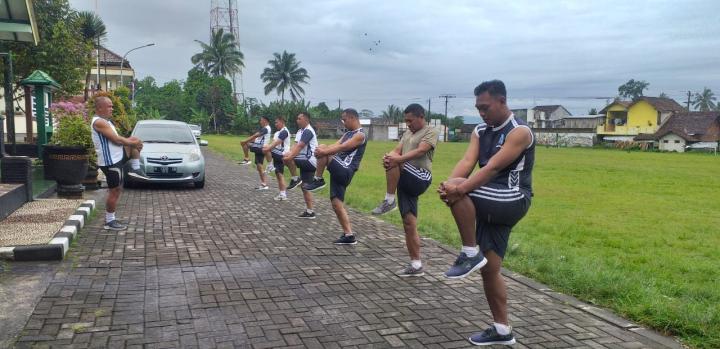 Jaga Kondisi Tetap prima Danramil Ajak Anggotanya Olahraga