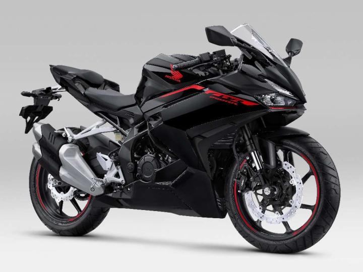 Honda CBR250RR Black Freedom Jadi Pilihan Alternatif Pecinta Motor Sport Kencang