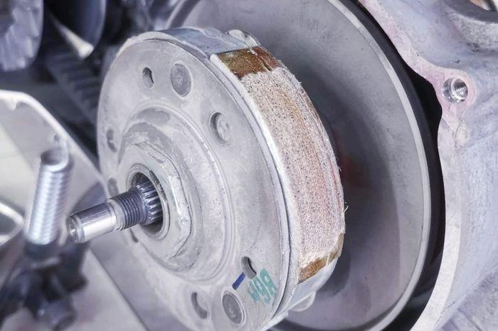 Hati-hati, Ini Pertanda Kampas Kopling Motor Matic Menipis   
