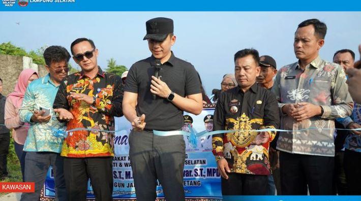 Resmikan Jalan Lubuk Dalam-Way Urang, Bupati Egi Dorong Wisata Kalianda dan Dongkrak Ekonomi Warga
