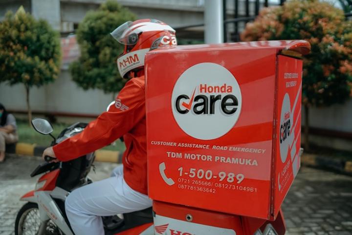 Motor Honda Kesayanganmu bermasalah saat dijalan? Kontak Honda CARE Aja!Â 