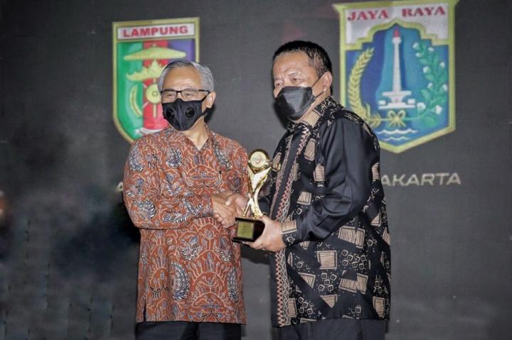 Berhasil Percepat Akses Keuangan Daerah, Gubernur Arinal Raih Penghargaan TPAKD Award 2021