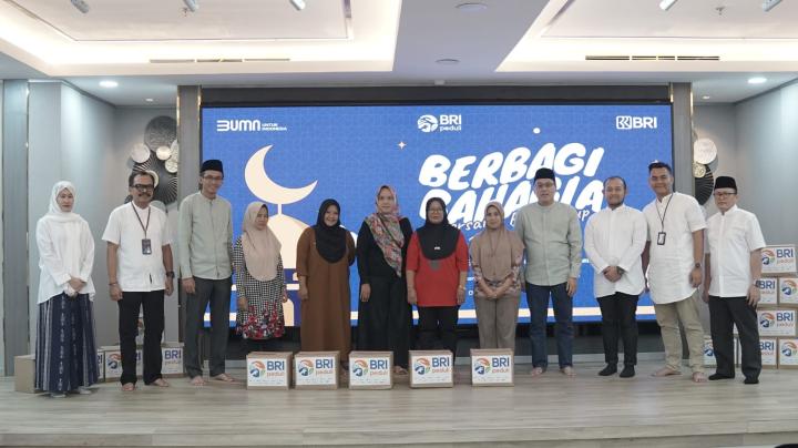 Program Berbagi Bahagia Bersama BRI Group, RO Bandar Lampung Salurkan 1.680 Paket Sembako ke Warga Sekitar