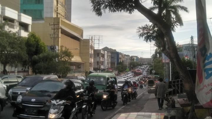 Jalan Kartini Macet, Ada Mobil MogokÂ 