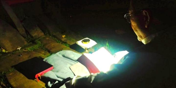 Misa Kudus Perdana di Situs Megalitikum Gunung Padang Diselimuti Cahaya Spiritual
