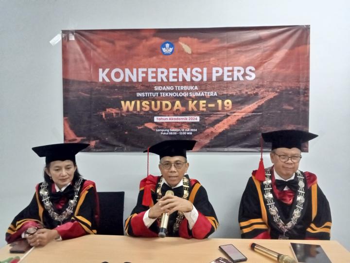 Itera Wisuda 736 Sarjana Baru, Rektor : Itera Ciptakan SDM Unggul Melalui Program Akademik Yang Selalu Terbaru  