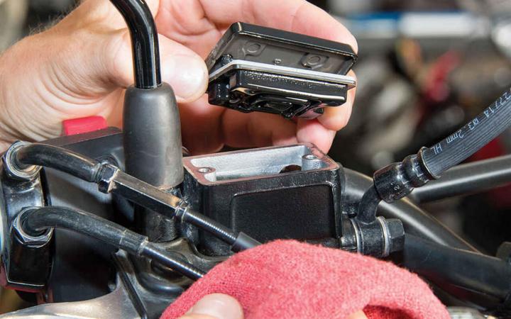 Penting Dicermati, Begini Efek Minyak Rem Pada Brake Pad