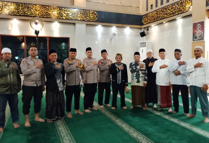 Tarawih Keliling, Polisi Perkuat Sinergi Kamtibmas dan Sosialisasi Layanan 110