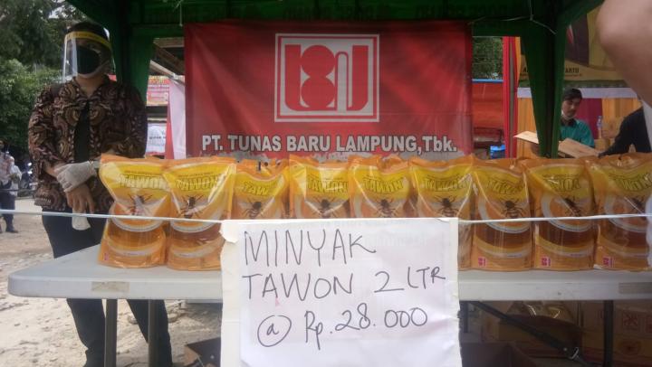 Operasi Pasar Bahan Pokok Diserbu Warga