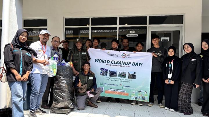 Dukung Indonesia Bersih 2029, Civitas UBL Ikut Gerakan World Cleanup Day 2025