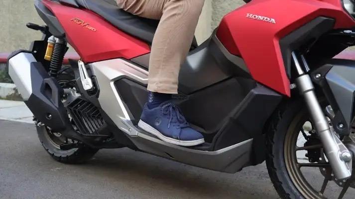 Tips Paling Aman Dalam Mengangkat Motor Saat Terjatuh Honda Edukasi Pengendara Tentang Teknik Dasar Keselamatan Berkendara