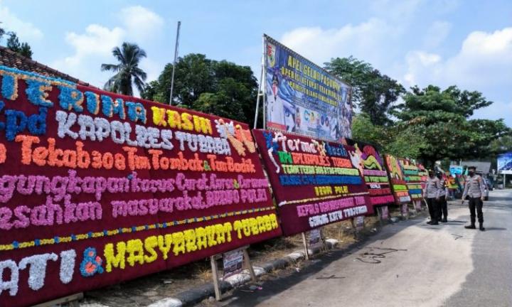 Tumpas Begal, Mapolres Tulangbawang Barat Dibanjiri Karangan Bunga