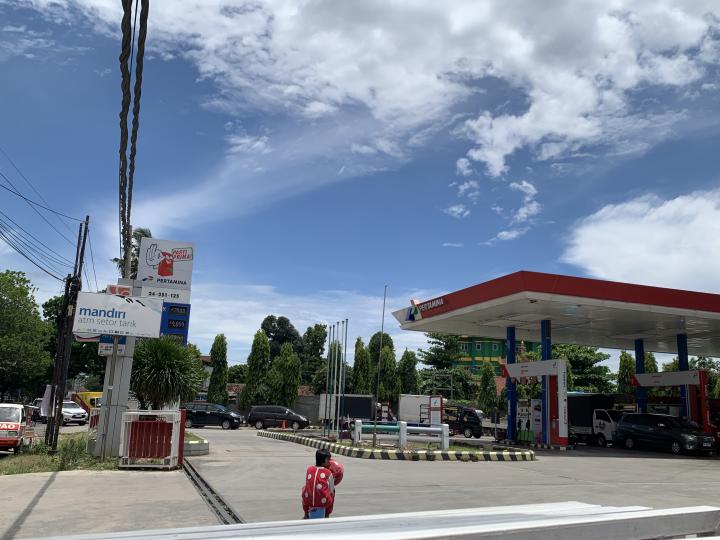 Stok Solar Menipis, Sejumlah SPBU di Kota Bandar Lampung Dipadati Antrean Kendaraan