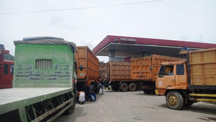 Lapor Pak Erick Thohir ! Supir Truk Keluhkan Solar Langka di Lampung